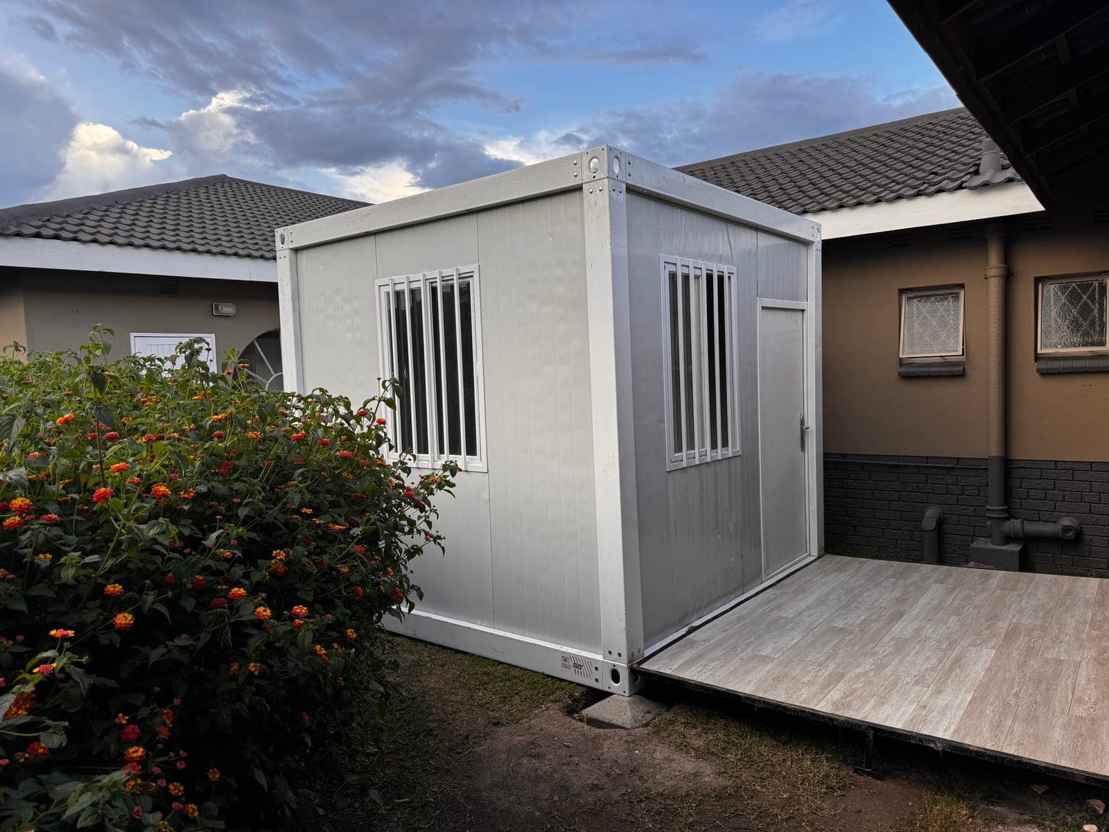 10ft prefabricated container unit